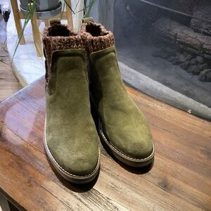 NWT Comfortiva Alain Rawnie Ankle Boots Suede Green Fern size 6.5